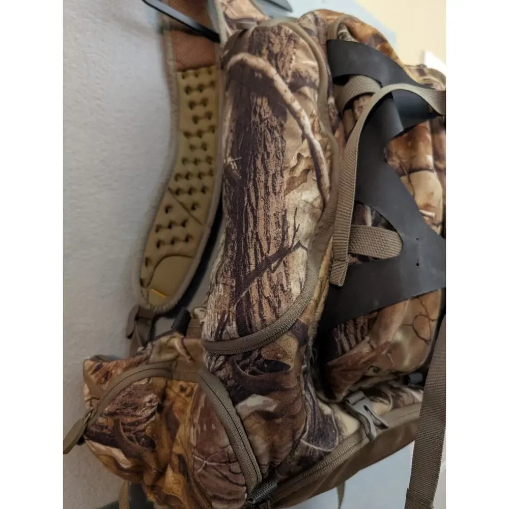 BADLANDS Camouflage Ultra Day Hunting Backpack, Bow Hunting Pack